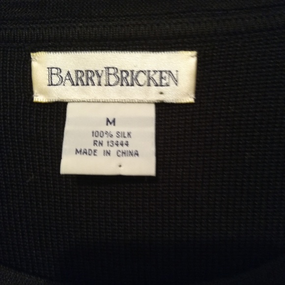 Beautiful black sweater - Picture 2 of 3